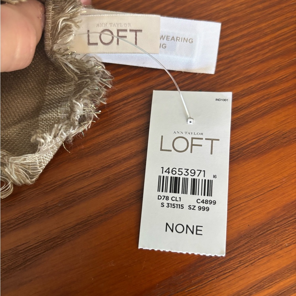 *Loft Scarf New with Tag Cream and Ivory with Metallic Thread One Size - Picture 3 of 4